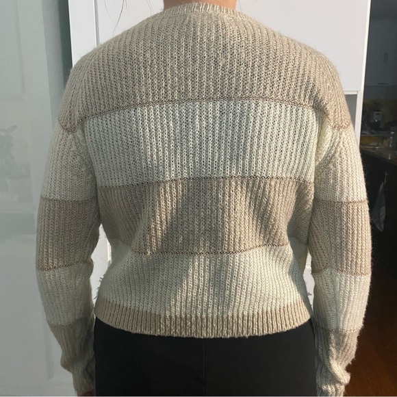 Light and comfy knitted sweater size XS - Picture 5 of 8
